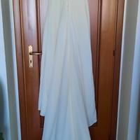 Abito da sposa con accessori 
