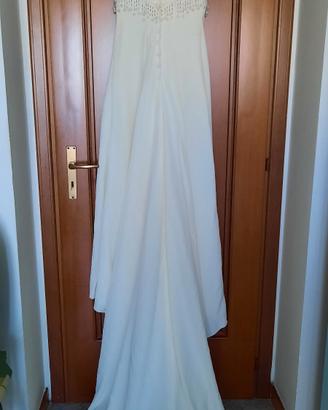 Abito da sposa con accessori 