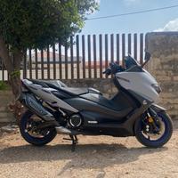 Yamaha Tmax 560