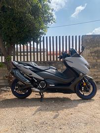 Yamaha Tmax 560