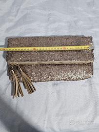 Pochette oro con paillettes e tracolla removibile