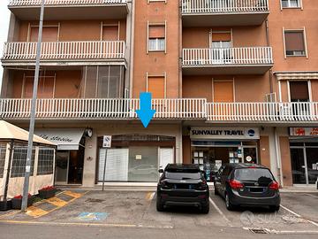 Locale commerciale a Langhirano