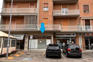 Locale commerciale a Langhirano