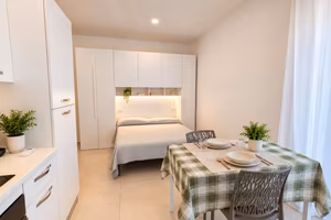 MONOLOCALE ARREDATO CON BALCONE  Veneto-Giuffrida