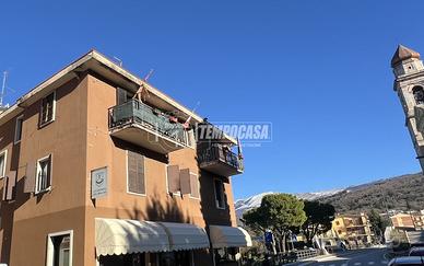 TRE LOCALI CON STUDIO E VISTA LAGO