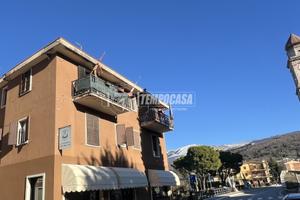 TRE LOCALI CON STUDIO E VISTA LAGO