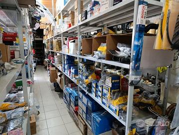 STOCK MAGAZZINO RICAMBI AUTO NUOVI