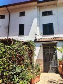 Villetta a schiera di 200 m² con 5 locali e box au