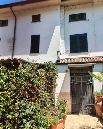 Villetta a schiera di 200 m² con 5 locali e box au