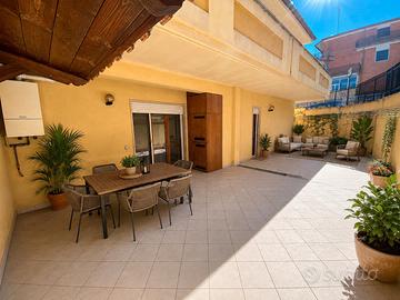 appartamento con terrazzo a livello
