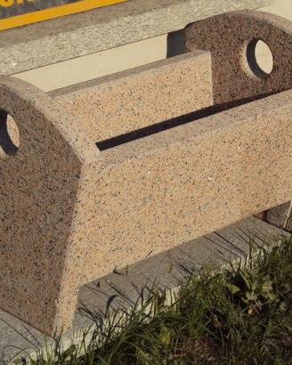 Vaso di fiori in granito rosa