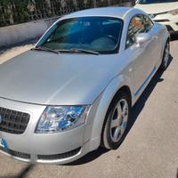 Paraurti anteriore e fari Audi TT mk1 