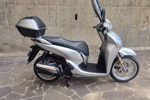 honda sh 300 grigio metallizzato