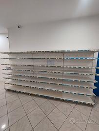 Scaffalatura in metallo