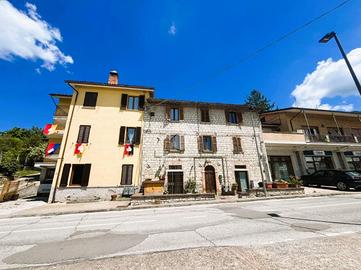 3 LOCALI A GUBBIO