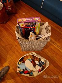 peluche e macchinine, giocattoli