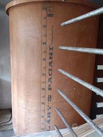 5 serbatoi in vetroresina per vino