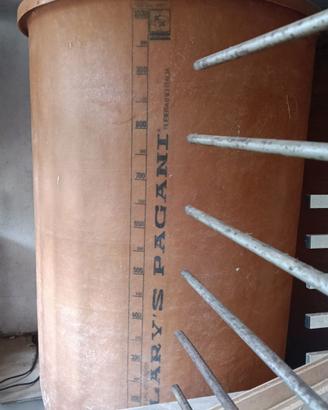 5 serbatoi in vetroresina per vino