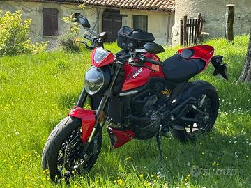 Ducati Monster 937 con 2000km
