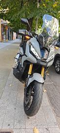 Honda X-adv 750