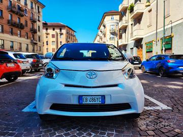 TOYOTA IQ