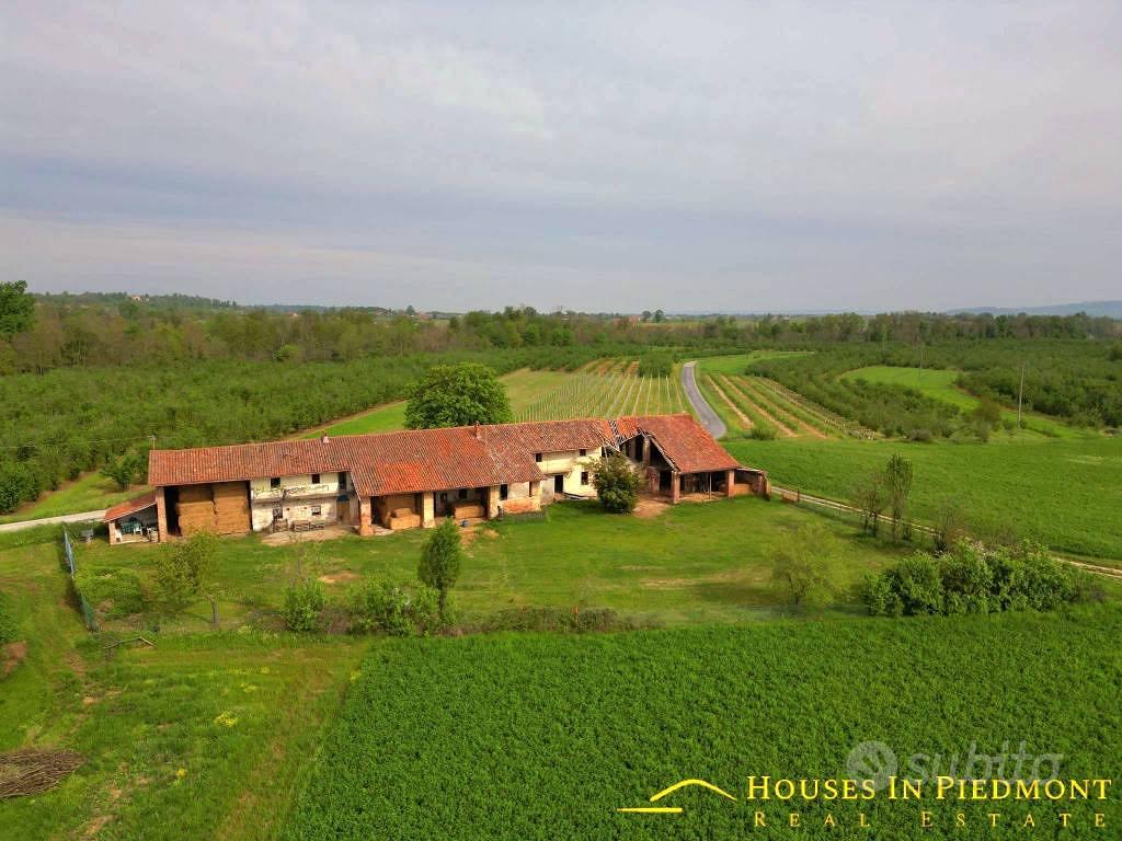Rustico / Casale di 250 m² con più di 5 locali a P - Vista 4