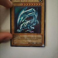 Drago bianco occhi blu