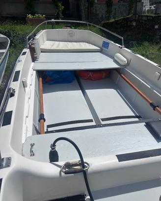 Barca open trimarano con motore Johnson