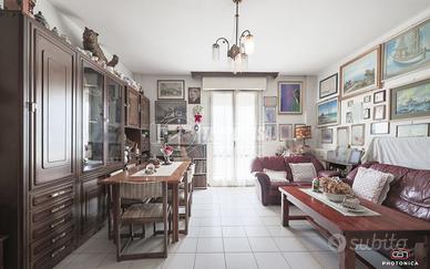 CINQUE LOCALI CON GARAGE