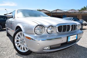 Jaguar XJ 4.2 V8 298CV AUT. NAVI PELLE SENSORI CRU