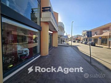 IMMOBILE AD USO COMMERCIALE