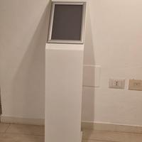 Totem Espositore da Terra A4 - Acciaio Laccato Bia