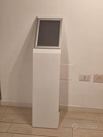 Totem Espositore da Terra A4 - Acciaio Laccato Bia
