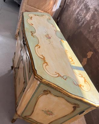 Credenza veneziana