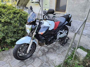 Suzuki gsr 600