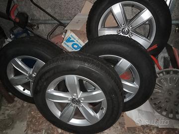 gomme invernali 215/65/R17 con cerchi in lega