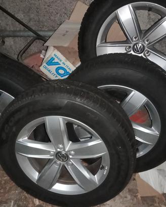 gomme invernali 215/65/R17 con cerchi in lega