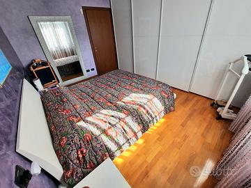 Camera da letto completa come nuova