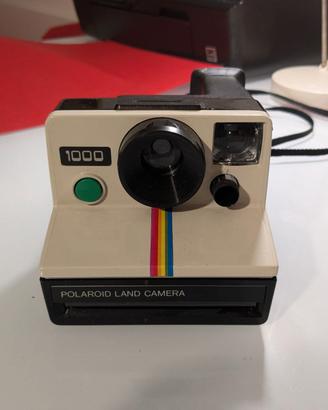 Macchina fotografica vintage Polaroid 1000