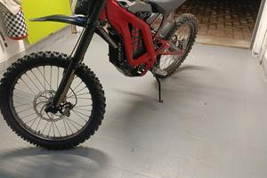 SUR RON  light bee moto elettrica 