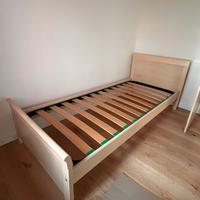 2 strutture letto singole in legno con rete a dogh