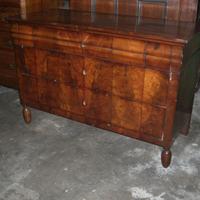 Comò e relativa coppia di comodini antichi