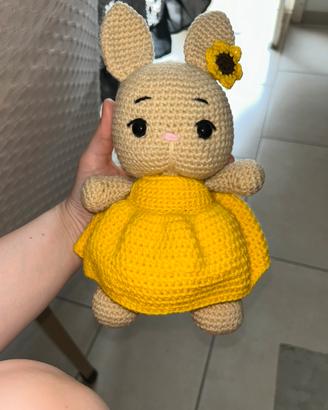 Peluche coniglietta uncinetto amigurumi