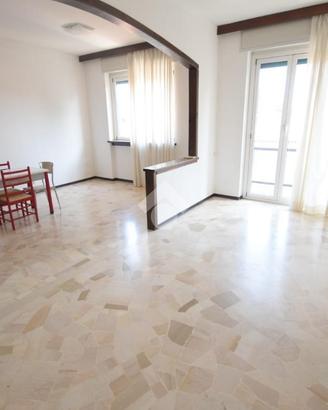 3 LOCALI A SEVESO