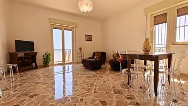 Appartamento in centro con vista mare