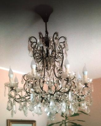 Lampadario con gocce in cristallo