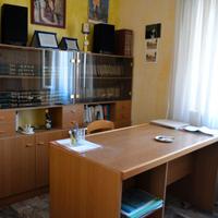 Libreria con scrivania e pensili