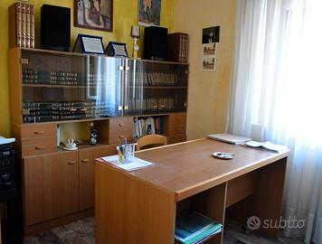 Libreria con scrivania e pensili