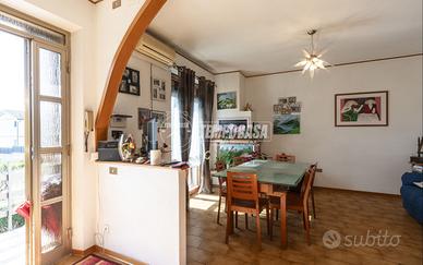 Luminoso Quadrilocale con mansarda e garage a Cast