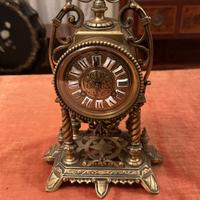 Antico orologio da tavolo
